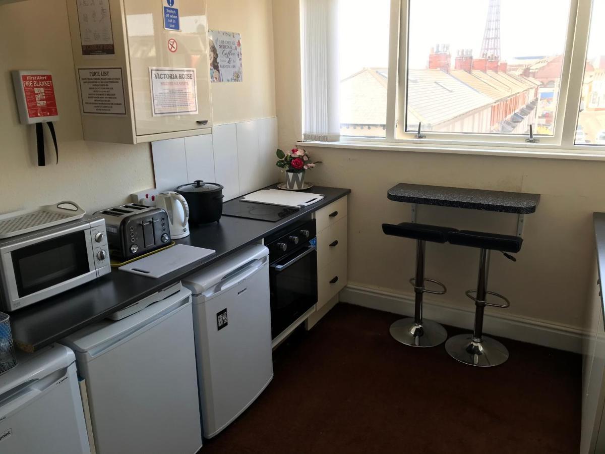 Victoria House - Self Catering Quiet Guesthouse - Adult Singles And Couples Only Blackpool Dış mekan fotoğraf