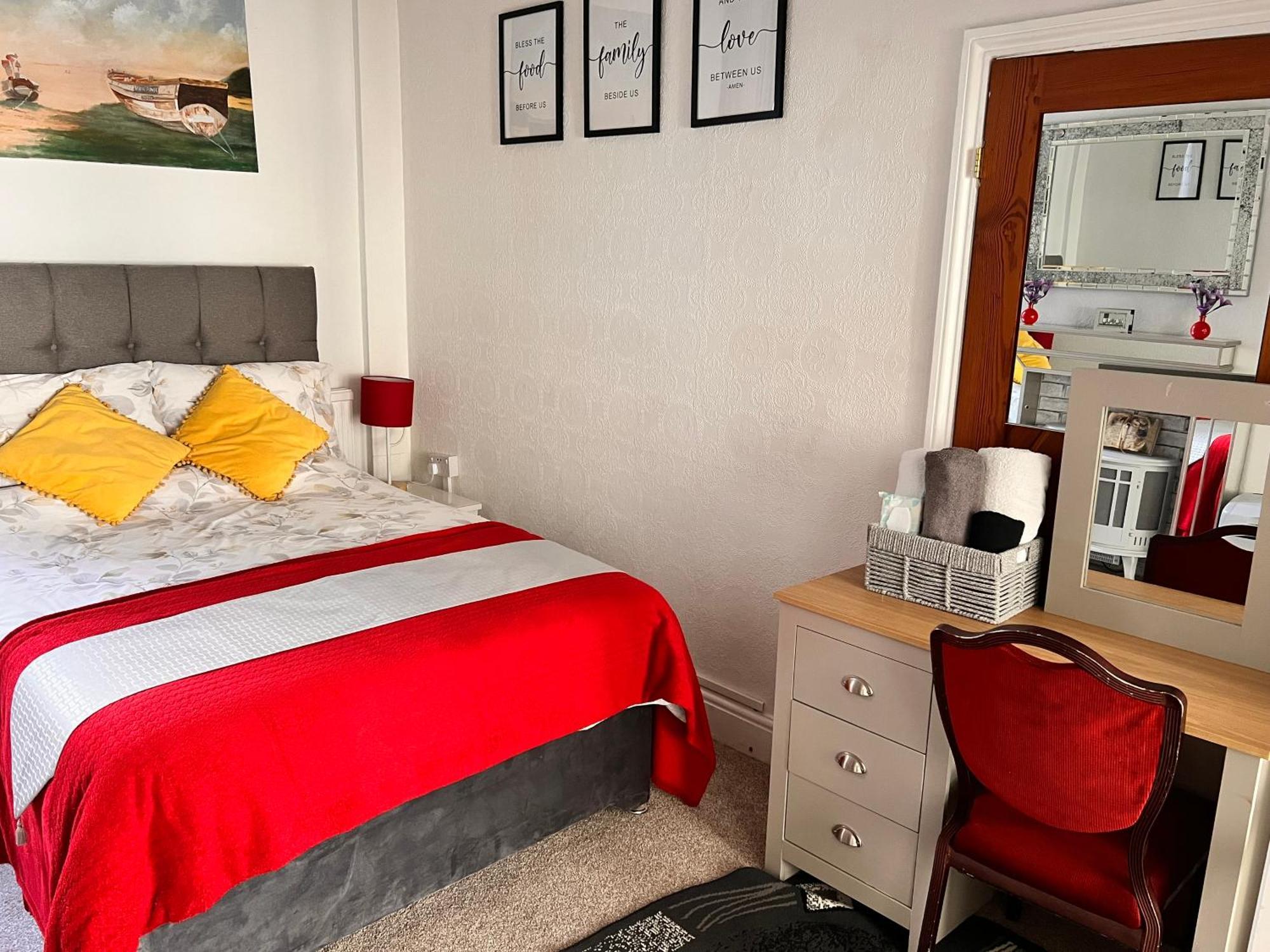 Victoria House - Self Catering Quiet Guesthouse - Adult Singles And Couples Only Blackpool Dış mekan fotoğraf