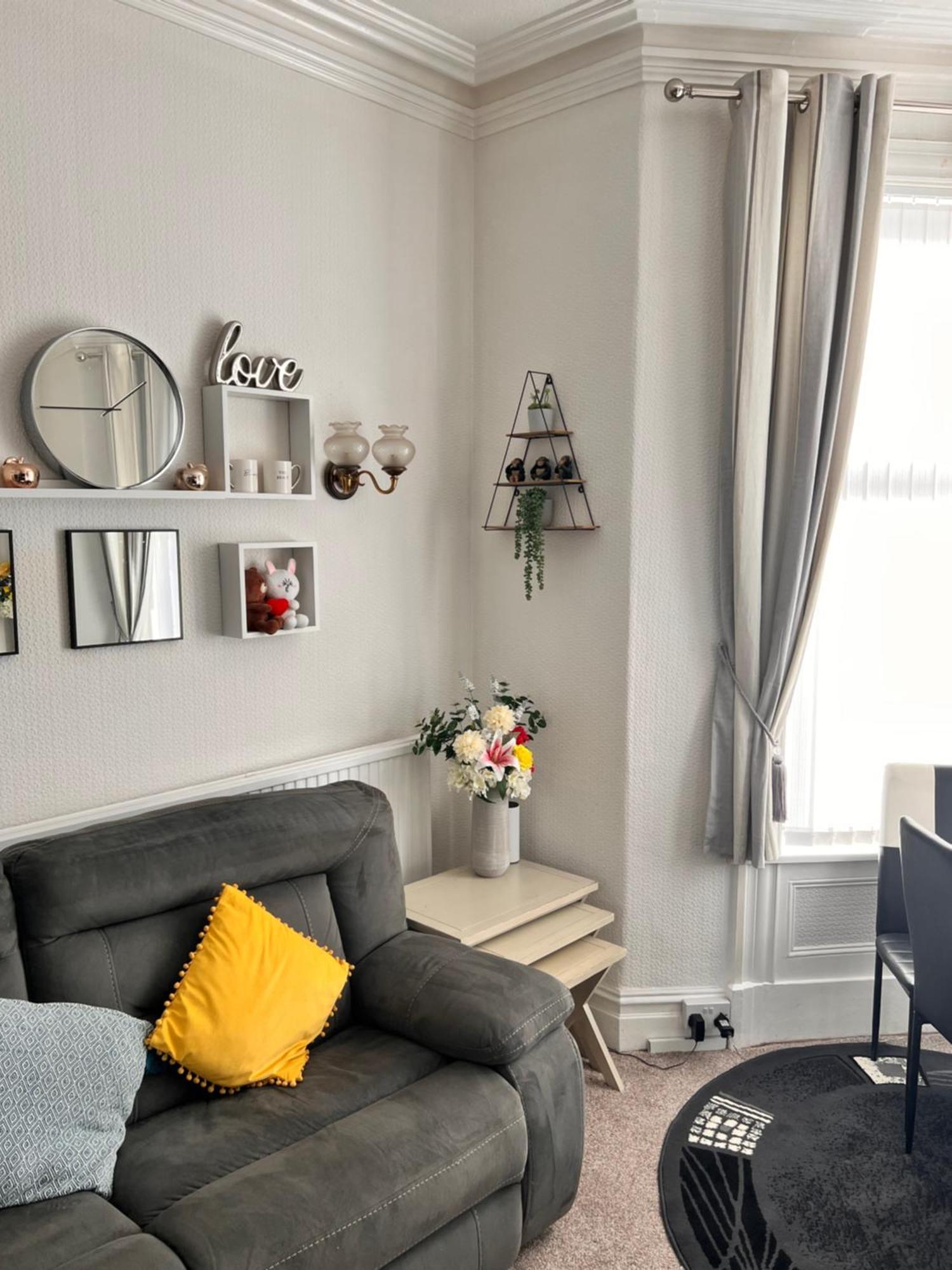 Victoria House - Self Catering Quiet Guesthouse - Adult Singles And Couples Only Blackpool Dış mekan fotoğraf