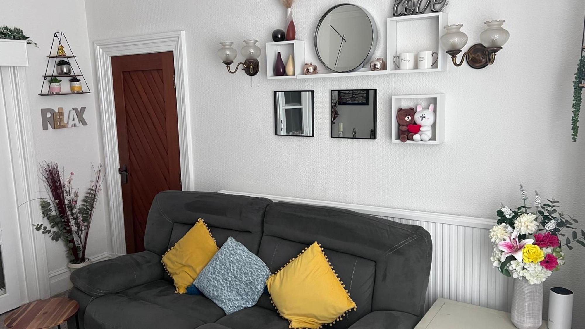 Victoria House - Self Catering Quiet Guesthouse - Adult Singles And Couples Only Blackpool Dış mekan fotoğraf