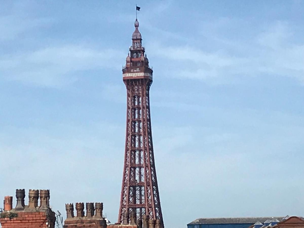 Victoria House - Self Catering Quiet Guesthouse - Adult Singles And Couples Only Blackpool Dış mekan fotoğraf