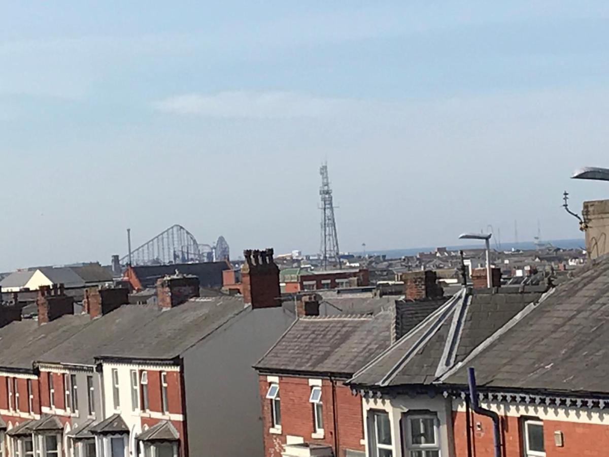 Victoria House - Self Catering Quiet Guesthouse - Adult Singles And Couples Only Blackpool Dış mekan fotoğraf